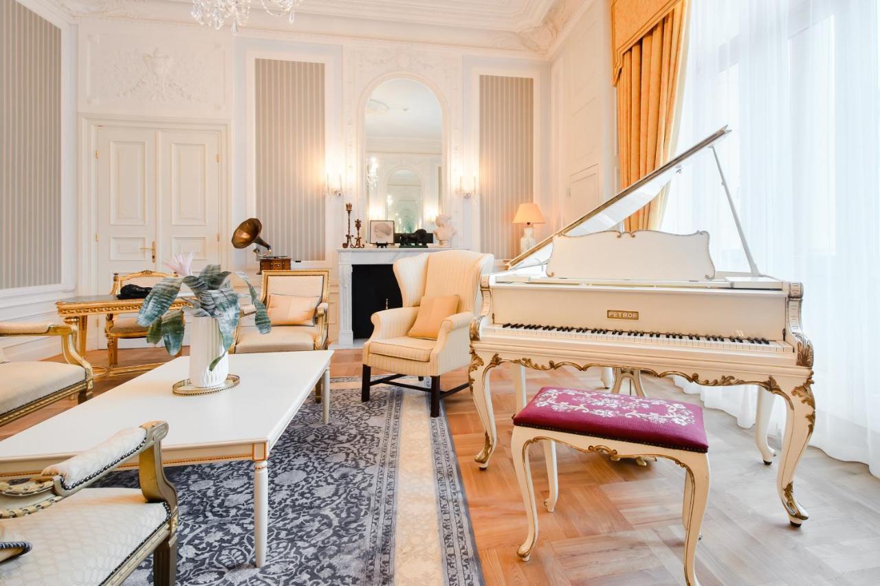 فندق لو ميريديان بريستول وارسو المظهر الخارجي الصورة The piano in the living room of the suite