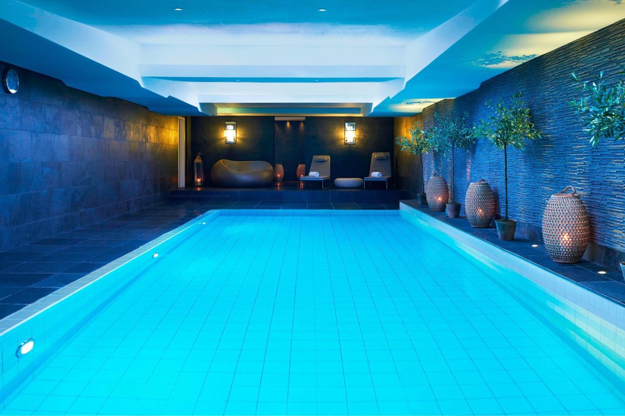فندق لو ميريديان بريستول وارسو المظهر الخارجي الصورة The swimming pool at the hotel