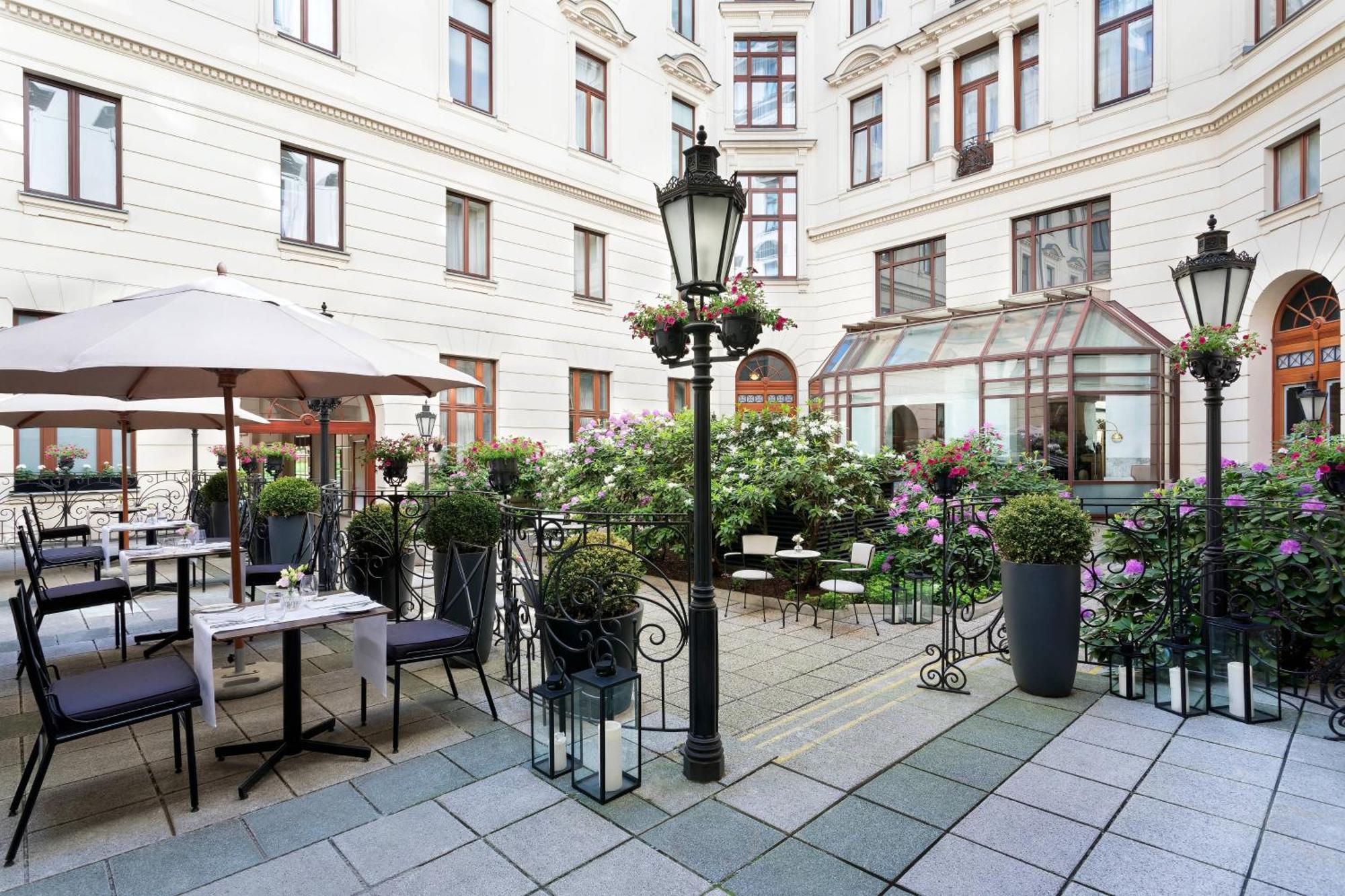 فندق لو ميريديان بريستول وارسو المظهر الخارجي الصورة The courtyard of the hotel