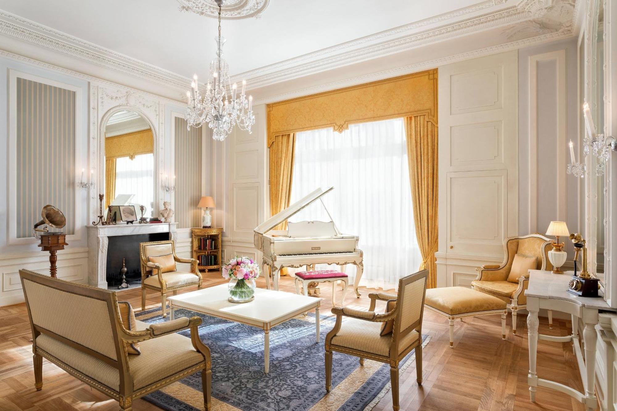 فندق لو ميريديان بريستول وارسو المظهر الخارجي الصورة A living room in the Imperial Suite