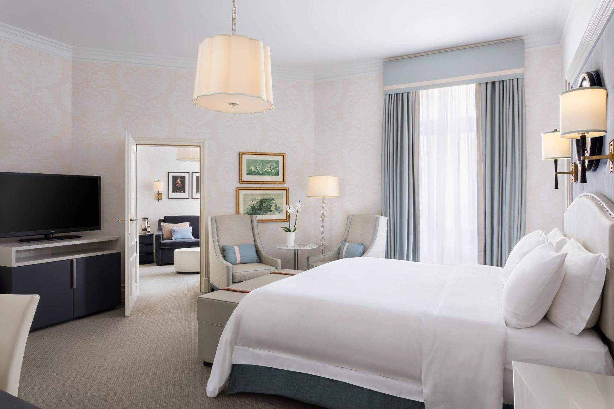 فندق لو ميريديان بريستول وارسو المظهر الخارجي الصورة A suite at the Waldorf Astoria Washington DC