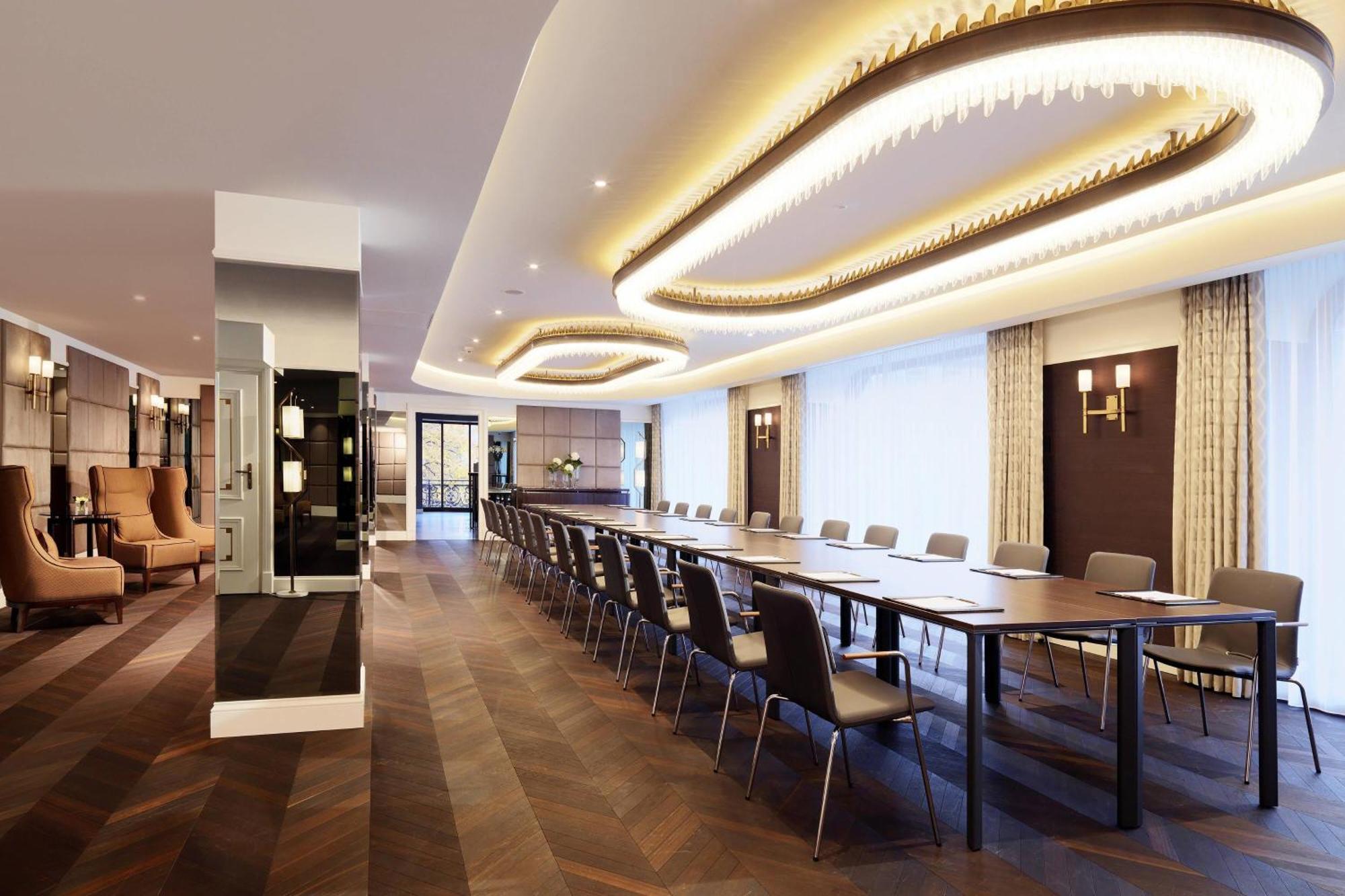 فندق لو ميريديان بريستول وارسو المظهر الخارجي الصورة The boardroom at the London Business School